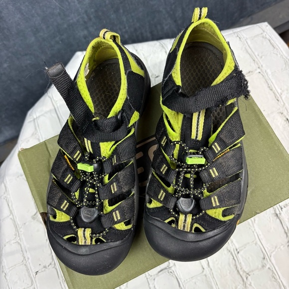 Keen Newport 2 Black and Lime Green Outdoor Sandals w/ Quick-Adjust Straps Sz 3Y - Picture 2 of 12